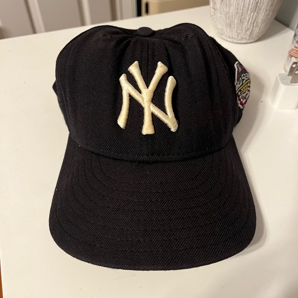 🚪New York Yankees 2001 World Series Hat - Picture 1 of 5